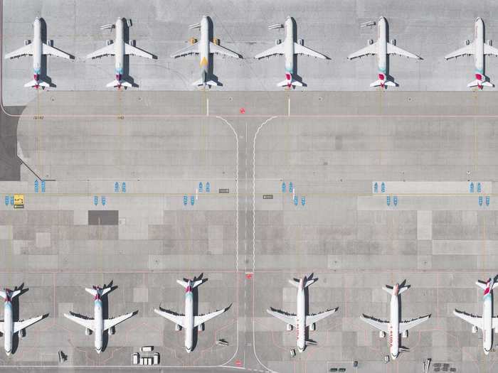 Hegen was fascinated by how airports have became parking lots for grounded planes, and how planes, once a symbol of globalization, suddenly became a symbol of the pandemic.