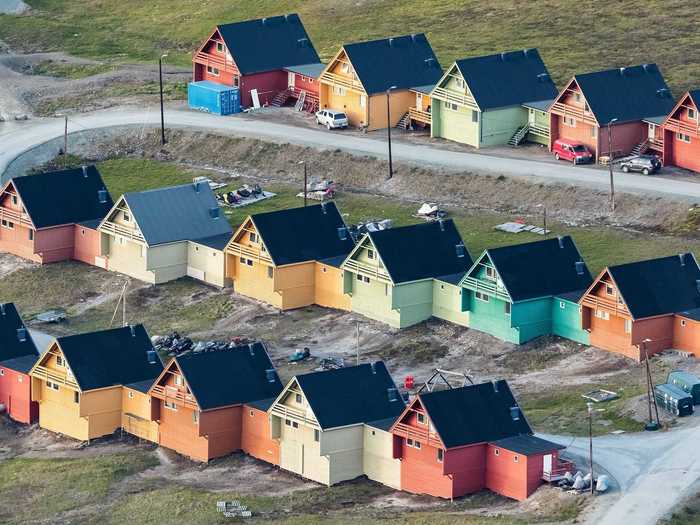 It is recommended that those planning to move to Svalbard should "obtain work and housing before they arrive."