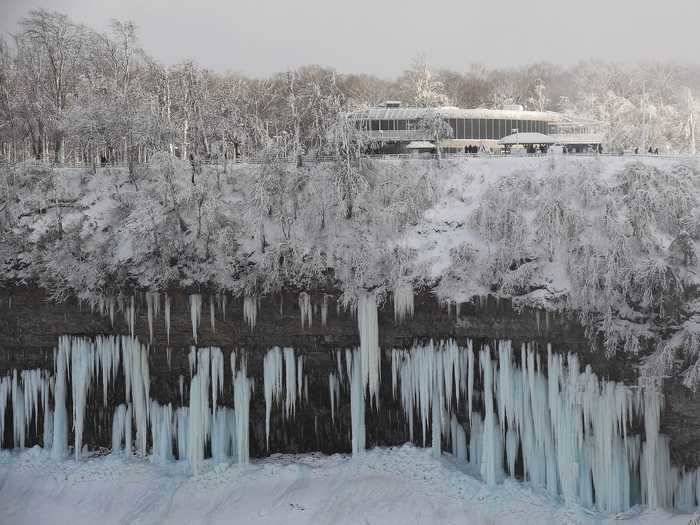 Some pretty impressive icicles also form on the rock surrounding Niagara Falls.