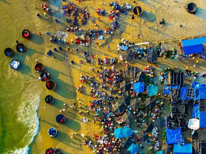 "Tam Tien fish market" by Hà Vũ Linh