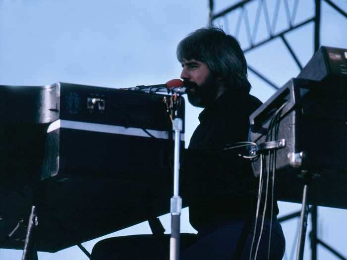 Michael McDonald backed multiple artists before joining The Doobie Brothers as a lead vocalist.