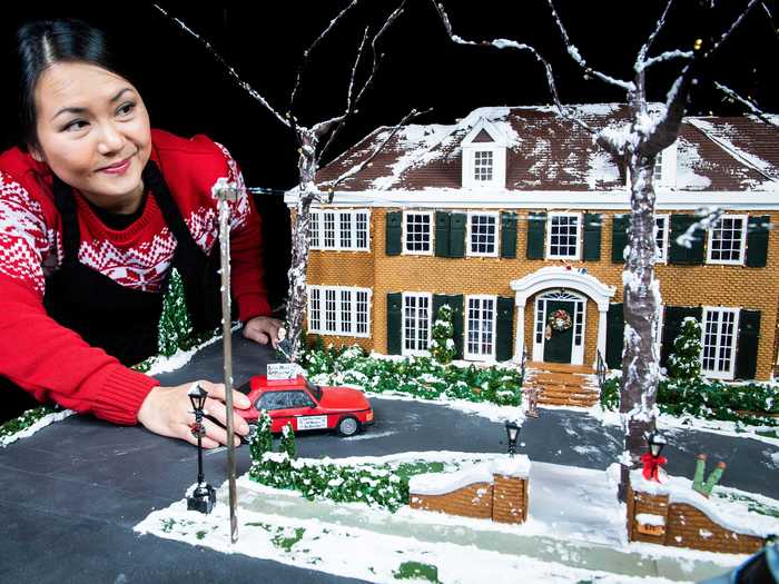 Cake designer Michelle Wibowo began her design process by studying the architecture of the red-brick Colonial home found in Winnetka, Illinois, around 20 miles from Chicago.