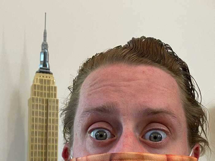 Macaulay Culkin wore a "Home Alone"-inspired face mask that made fans nostalgic.