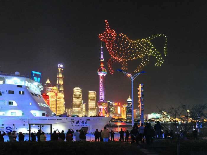 On Christmas Eve, rainbow-colored lights illuminated the sky above Shanghai, China, resembling the shape of an ox.
