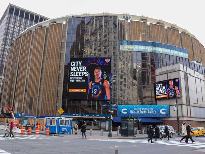 It directly faces Madison Square Garden, which replaced the old Pennsylvania Station in 1963.