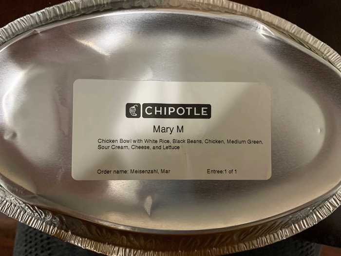 Each individual order, like my burrito bowl, also has a sticker with the name and ingredients, so you can immediately see that you got the right order.