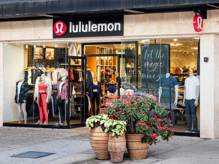 8. Lululemon has an overall company rating of 4.5.