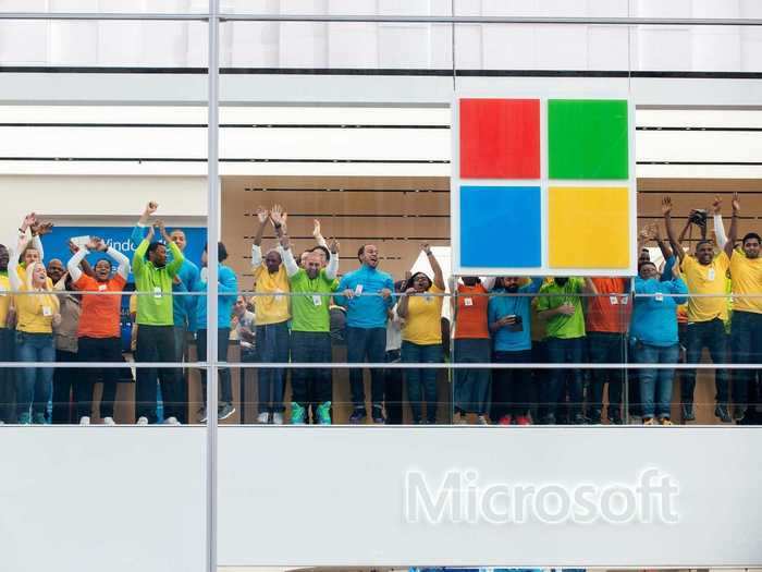 9. Microsoft has an overall company rating of 4.5.