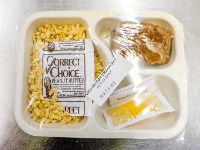 Cereal, fruit, bread, and sugar packets were on the breakfast menu for US inmates in 2020, according to the Federal Bureau of Prisons.