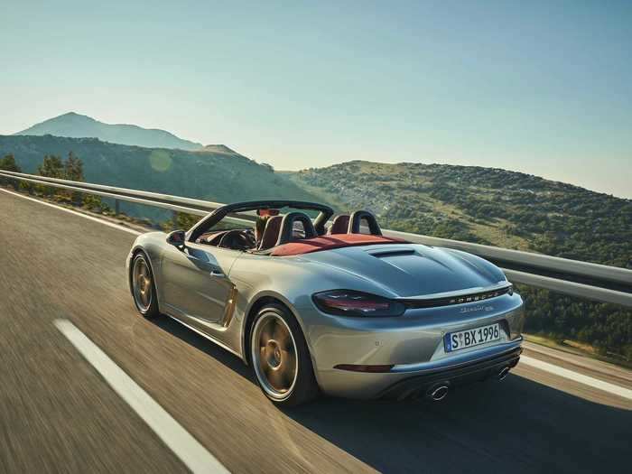 On the outside, the Boxster 25 wears a coat of either GT Silver Metallic, Jet Black Metallic, or Carrara White Metallic.