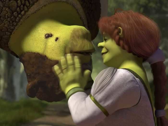 Shrek and Fiona recreate an iconic scene from "Spider-Man" (2002).