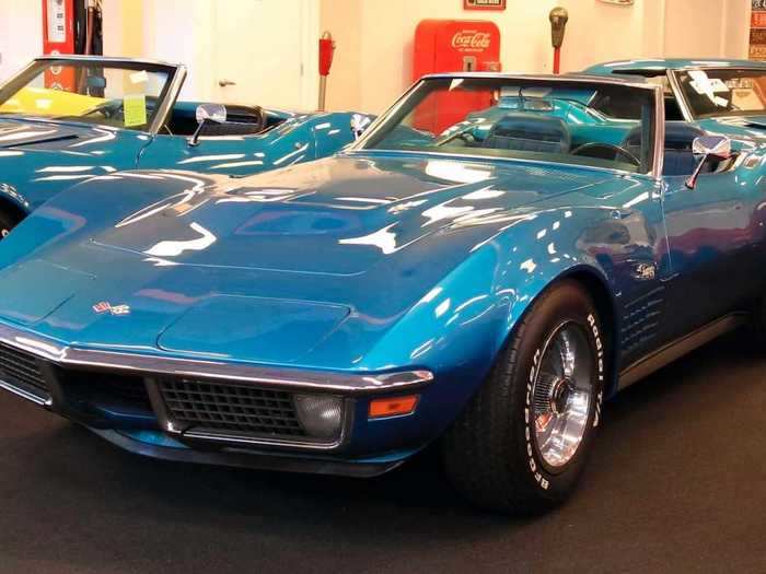 This is a gorgeous blue 1971 Chevrolet Corvette LS6 convertible.