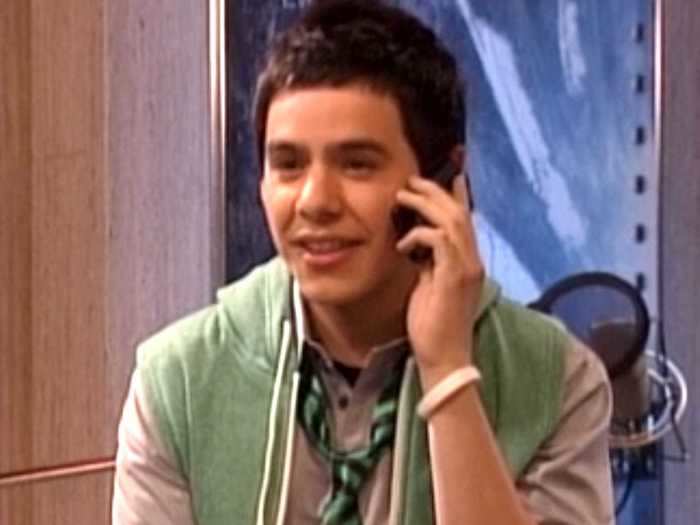 "American Idol" season seven runner-up David Archuleta guest-starred as himself on season three.