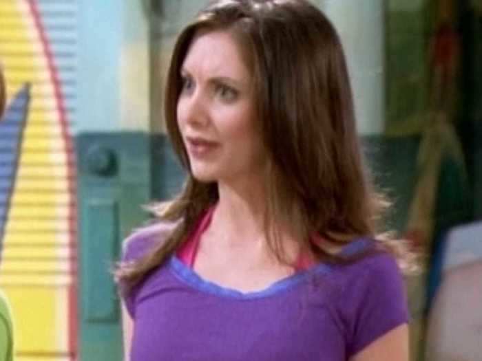 Alison Brie played a student at a Malibu beauty school, who convinced Jackson to let her experiment on his hair.