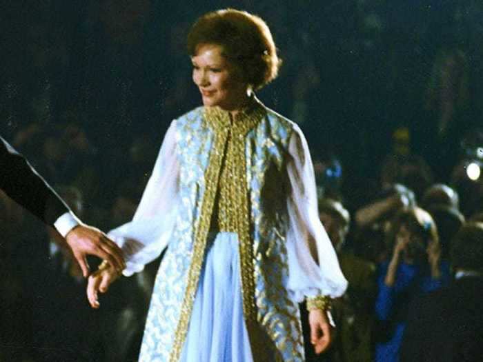 That evening, Carter danced with her husband in a blue chiffon gown paired with a gold-embroidered sleeveless coat.