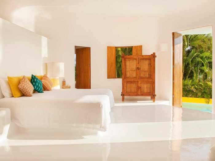 The bedroom pictured below in a listing photo has steps that lead directly into the pool.