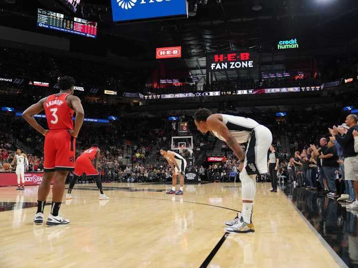 The Toronto Raptors and San Antonio Spurs intentionally let the shot clock run out to start their January 26 game in honor of Bryant