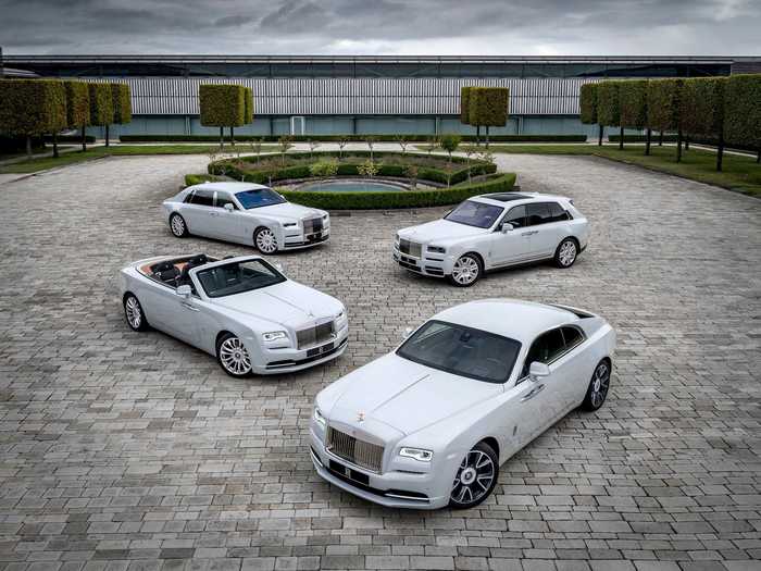 The Dusk in Tokyo collection is made of up a Phantom, Wraith, Dawn, and Cullinan. They