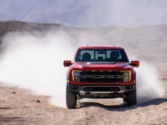When fitted with the 37-inch tires, the Raptor has a towering ground clearance of 13.1 inches.