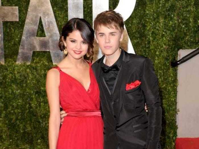 Selena Gomez and Justin Bieber looked elegant at the 2011 Vanity Fair Oscar Party.