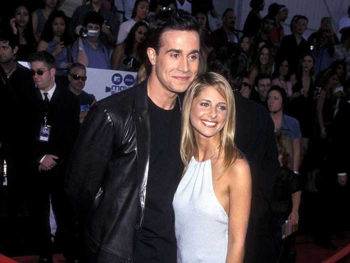 Sarah Michelle Gellar and Freddie Prinze Jr. coordinated in leather for the MTV Movie Awards in 2000.