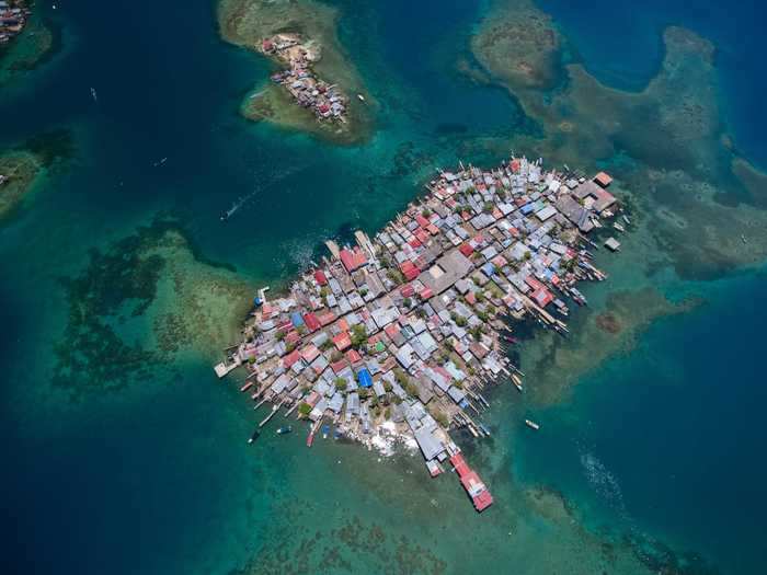 Using a drone, Karim Iliya captured "Aerial view of a crowded island in Guna Yala" and  won the Marine Conservation Photographer of the Year award.
