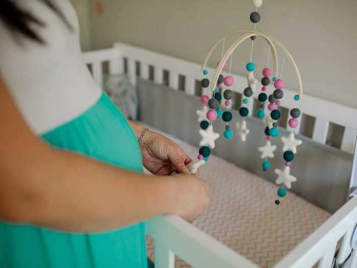 Another pediatrician skipped the decorative mobiles.