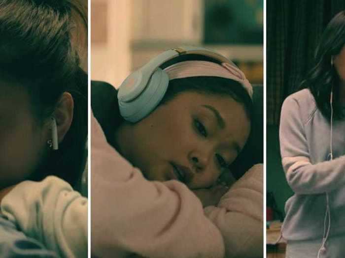 Though Lara Jean seems to have both AirPods and wireless Beats headphones, Margot has wired earbuds.