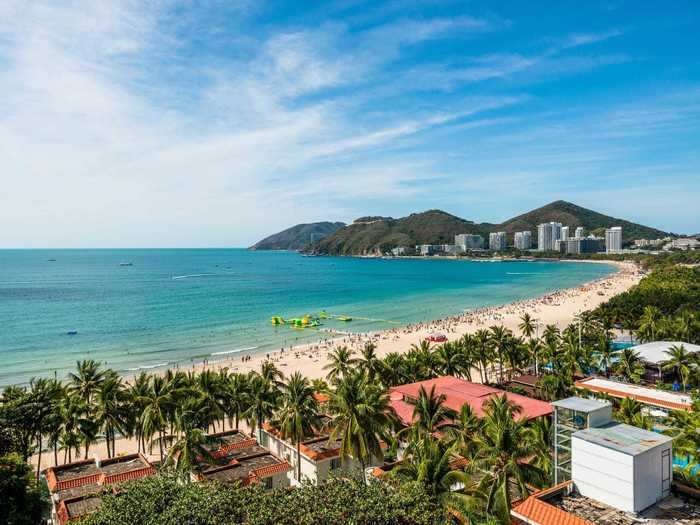 Hainan has been nicknamed the "Hawaii of China" because of its tropical climate, sandy beaches, and upscale hotels and golf clubs.