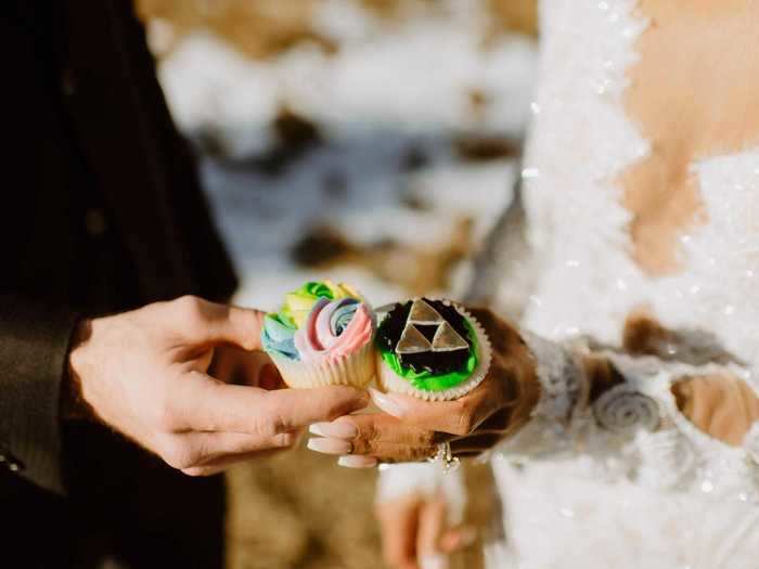 The couple paid less than $100 for their wedding cake and cupcakes.