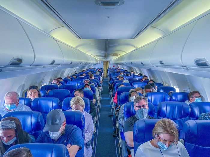 After the service, it was time for a quick walk around the plane. The harsh mask warning appeared to have worked as passengers were wearing their coverings correctly when I walked around the cabin.