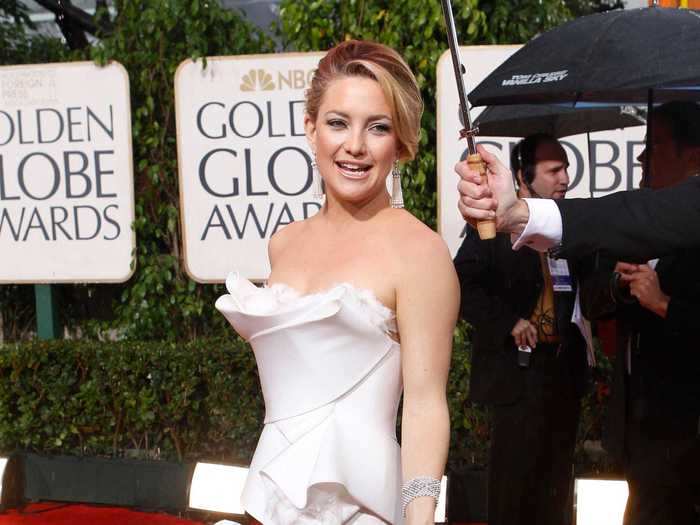 Kate Hudson wowed everyone in a unique Marchesa bridal gown at the 2010 Golden Globe Awards.