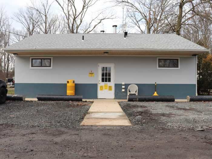 A few parking spots down from my campsite, there was a bathroom and laundromat.