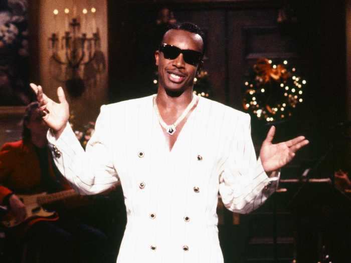 MC Hammer became the first rapper to host and perform on December 7, 1991, during season 17.