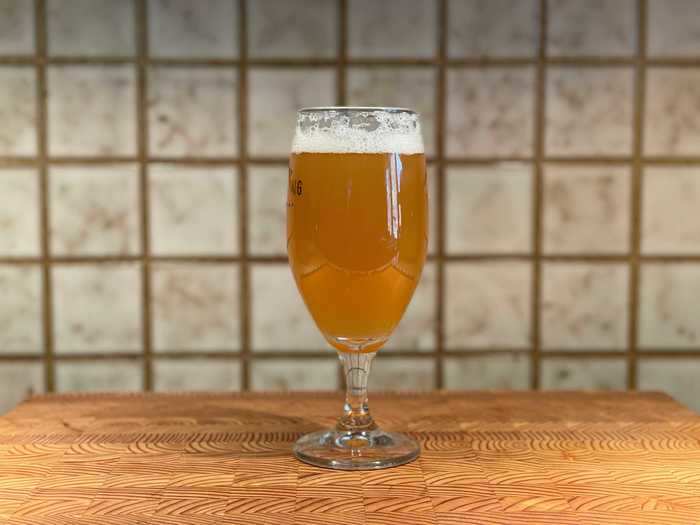 Although Dogfish Head packs an impressive amount of flavor into a relatively low-calorie beer, its bitter aftertaste wasn