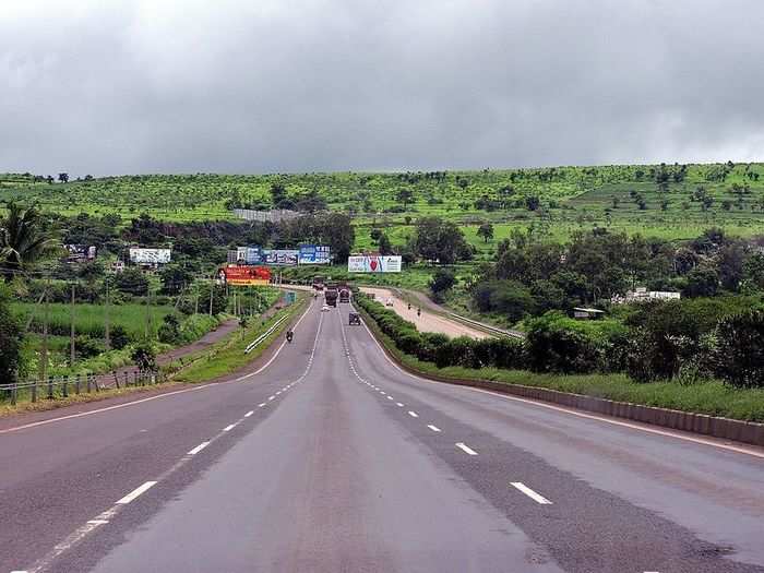 ​NH-48 linking Ahmedabad to Vadodara