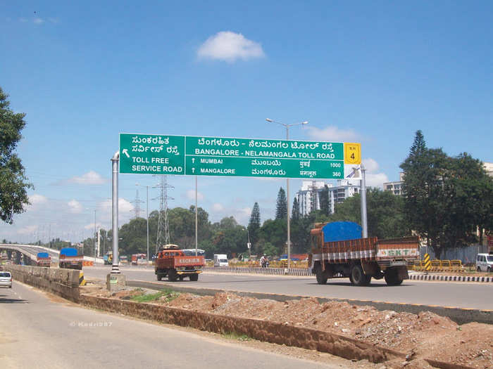 ​Access-controlled highway, NH4, from Bangalore to Nelamangala