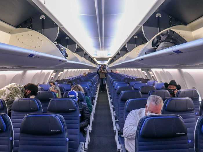 The back-to-front system also appeared to work worked as there were not many passengers I had to walk past, except in first class and the first few rows of economy where United elites were sat.