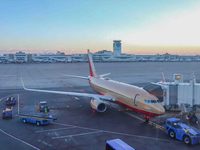 The dining area windows face south and overlook the Southwest gates below. Just across the ramp is the sprawling United Airlines concourse.