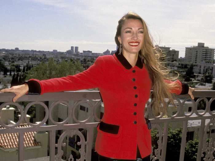 Jane Seymour dressed in crimson with black stockings at the 43rd annual BAFTAs in 1990.