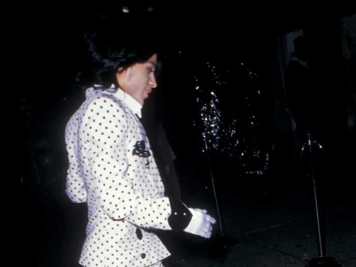 At the 1988 ceremony, Prince proved that no one was more flamboyant than him, wearing a polka-dot suit with matching high heeled boots.