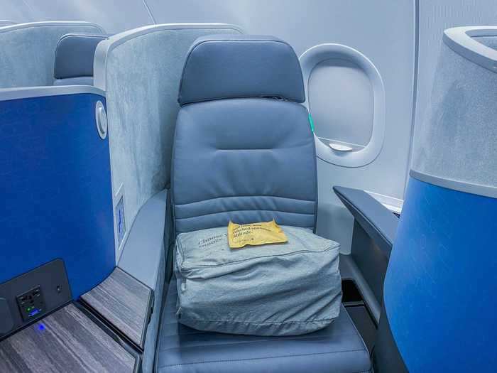 Placed on each seat will be the standard business class amenities for the flight. A new service offering was just rolled out in November that includes a new partnership with the Delicious Hospitality Group, Tuft & Needle, Wanderfuel, and Master & Dynamic.