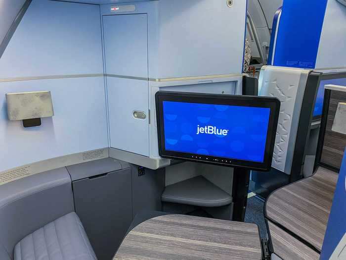 The in-flight entertainment screens in these enclaves are also the largest on the plane at 22 inches.