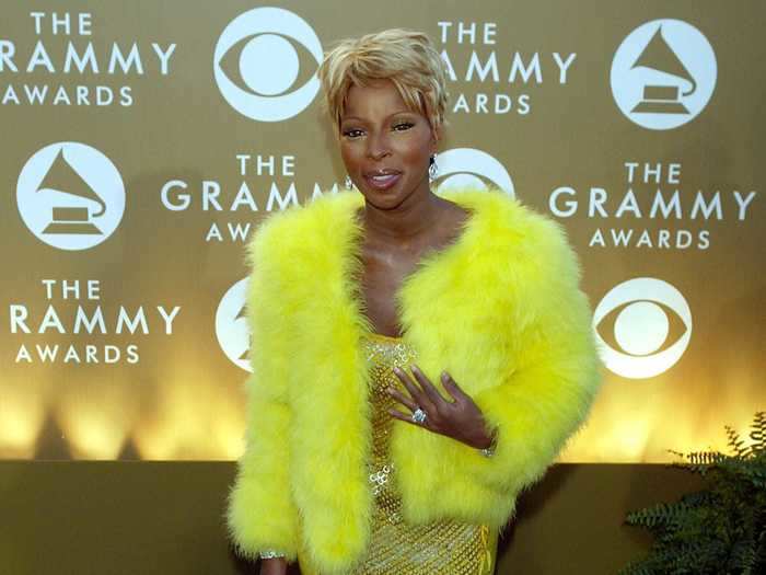 Mary J. Blige was bedecked in head-to-toe yellow at the 2004 Grammy Awards.