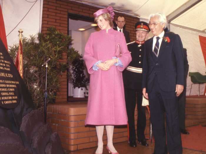 At her last public engagement before giving birth, she unveiled a plaque in South Wales in a dusty pink ensemble.