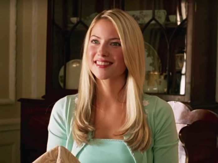 Laura Ramsey starred as Olivia Lennox.