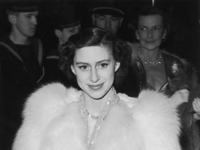 While attending a film premiere in 1951, Princess Margaret turned heads in a fur coat and white gloves.