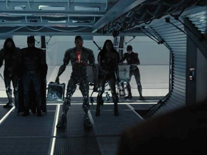 Cyborg hacks into Star Labs so the group can break into Zod