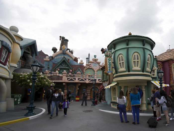 A violent brawl between family members broke out at Disneyland - and the video of the fight went viral.