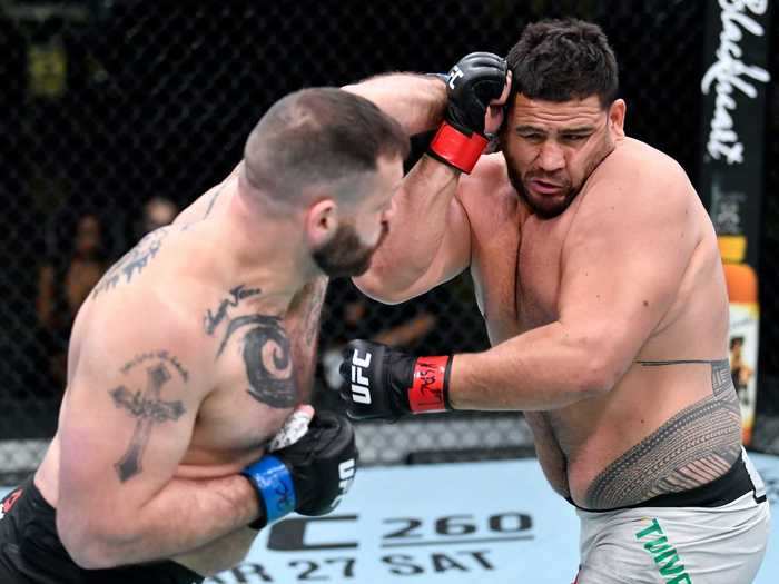 One of the best bouts on the night was a heavyweight clash between Tai Tuivasa and Harry Hunsucker.